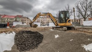 Pokládka substrátu Masarykovo náměstí